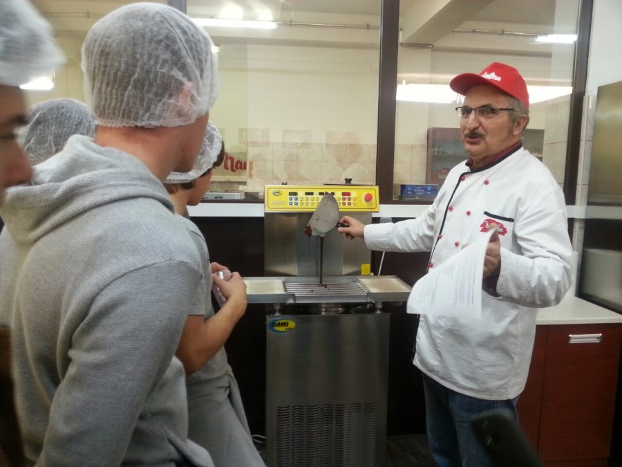 Along the paths of chocolate and olive oil – field trip of 1a and 2a